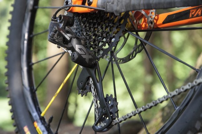 The rear derailleur is built to handle the 10-50t range. 