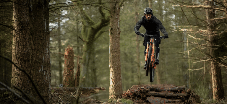 Bike Sprung Reifen Wald