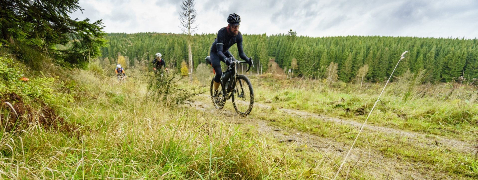 Riding with the Endura SL Pro Classics Jersey II.