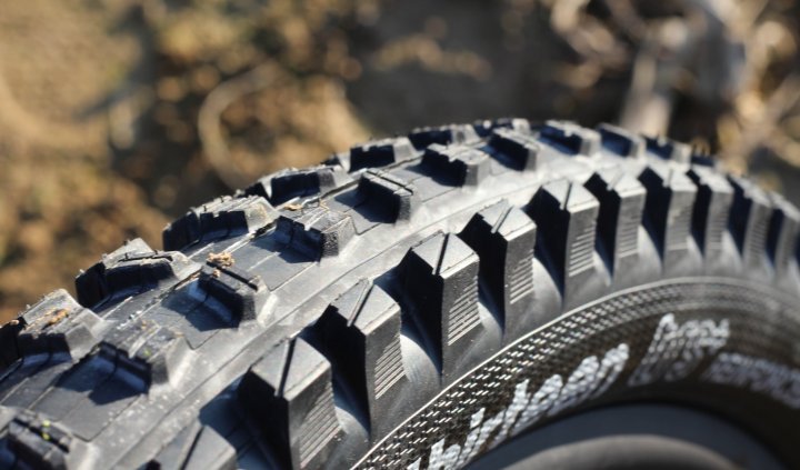 Fahrradreifen Seeitenstollen