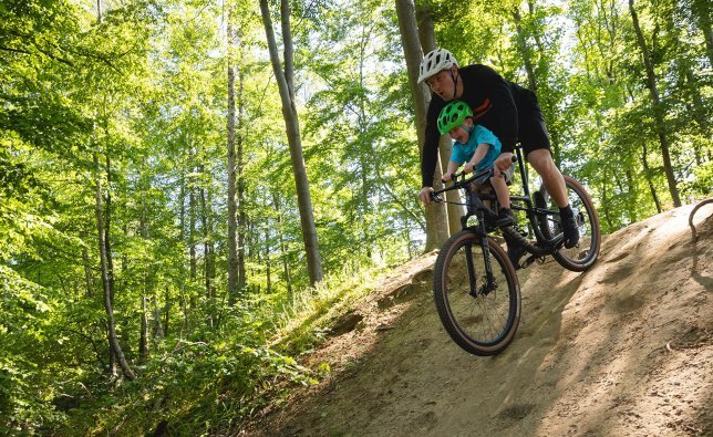 Le siège pour enfant Shotgun est également un excellent moyen d'initier ton enfant au cyclisme tout-terrain.