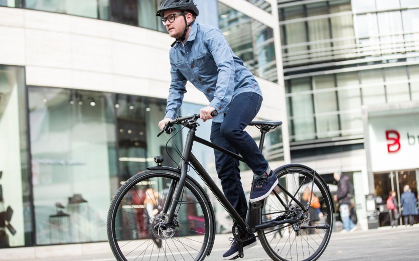 Auf langen Touren oder beim Pendeln zur Arbeit: Hier können ergonomische Flügelgriffe viel zum Komfort am Lenker beitragen.