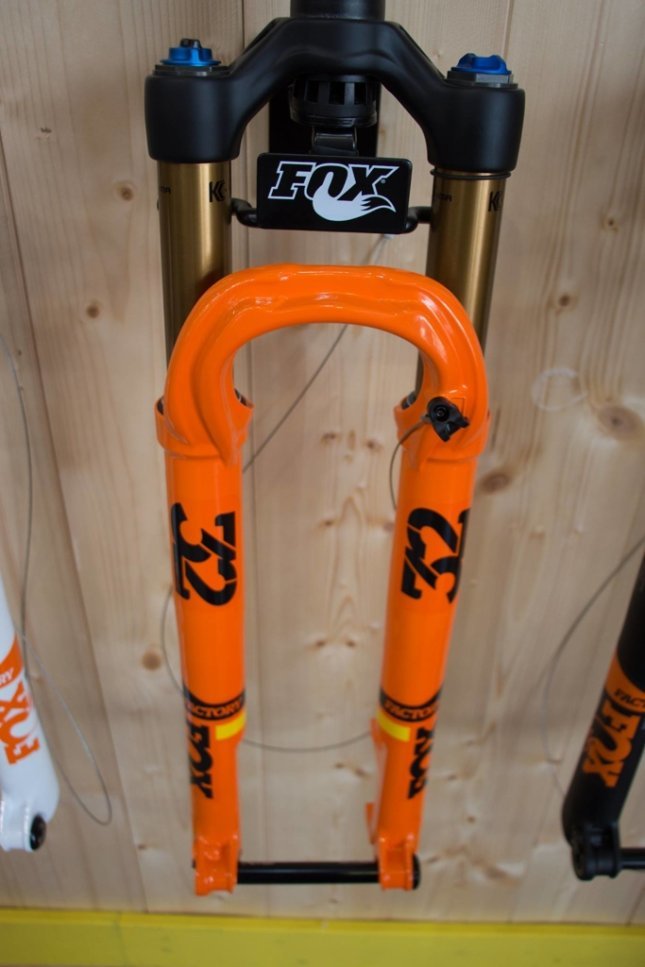 Die FOX 32 Step-Cast Gabel ist die leichteste Cross Country Gabel, die Fox bis dato gebaut hat.