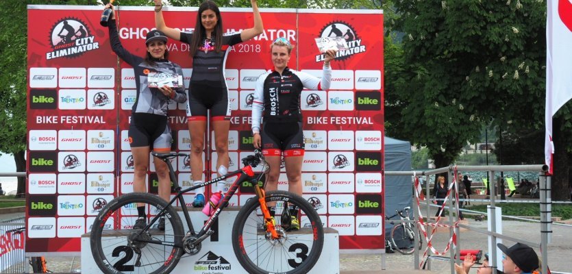Theresia Schwenk belegt Platz 2 beim Ghost City Eliminator Rennen in Riva del Garda, Nadine Rieder gewinnt, Aurelia Höbel belegt Rang 3