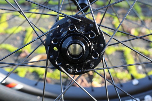 Front hub: 15x100mm