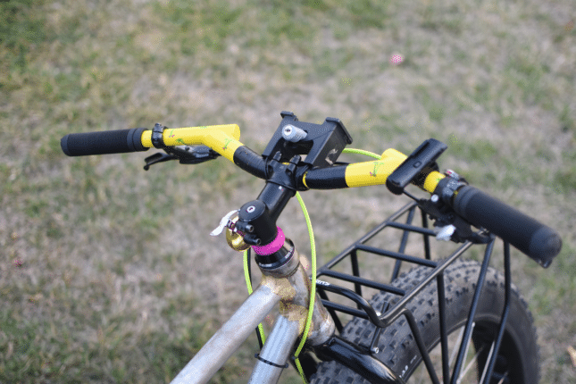 Der Lenker an meinem Fatbike ist eine Spezialanfertigung eines amerikanischen Rahmenbauers. Der Lenker ist an meine Körpermaße angepasst.