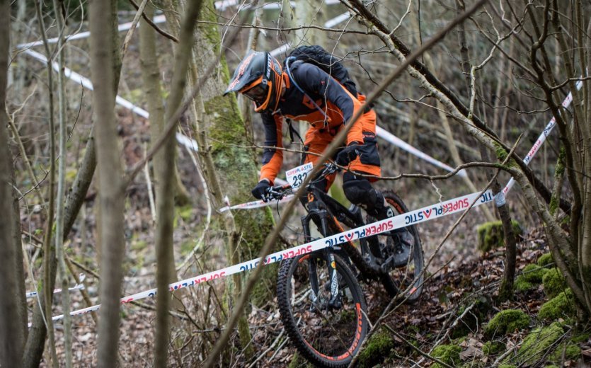 Die bike-components Mitarbeiter beim Superplastik Enduro Cup Rennen in Esneux , Belgien