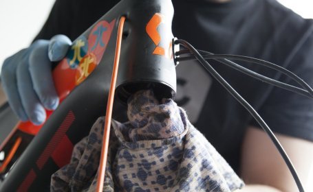 The head tube of a Scott mountain bike is being cleaned.