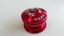 Die Lagerschale liegt mit einem dünnen Ring auf dem Steuerrohr