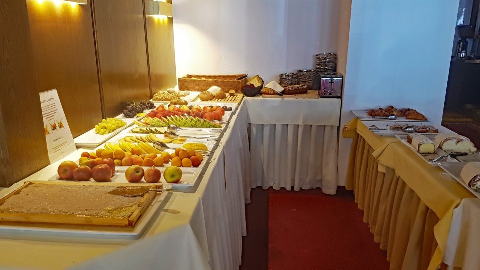 Früchteauswahl am Frühstücksbuffet.