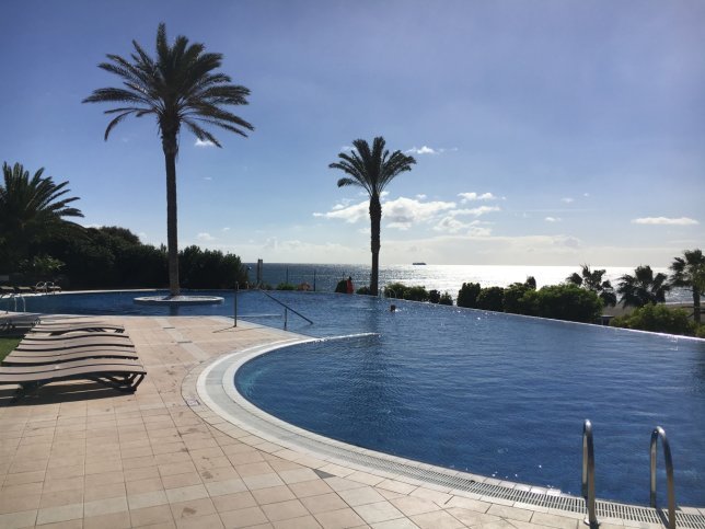 Großzügiger Swimmingpool des Playitas Resorts