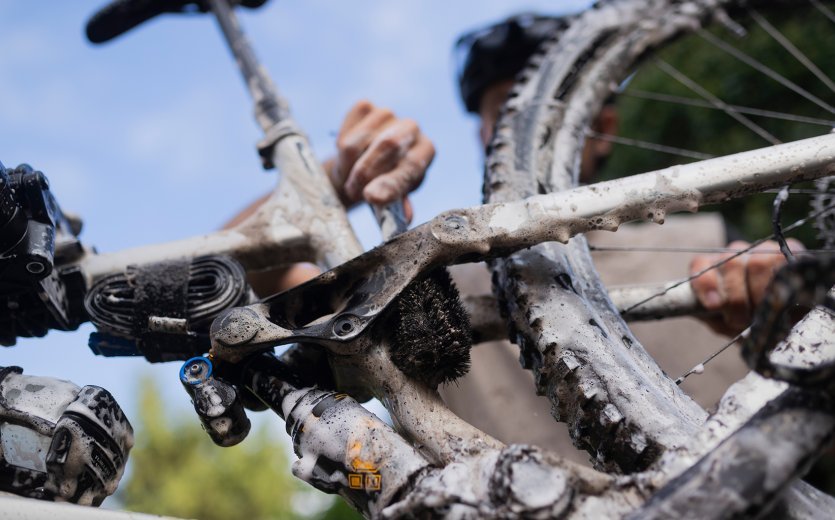 Nettoyant pour vélo et engin off road élimine la boue facilement