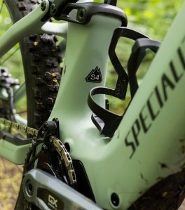 Der S4-Größensticker des Specialized Turbo Levo R in der Nahaufnahme