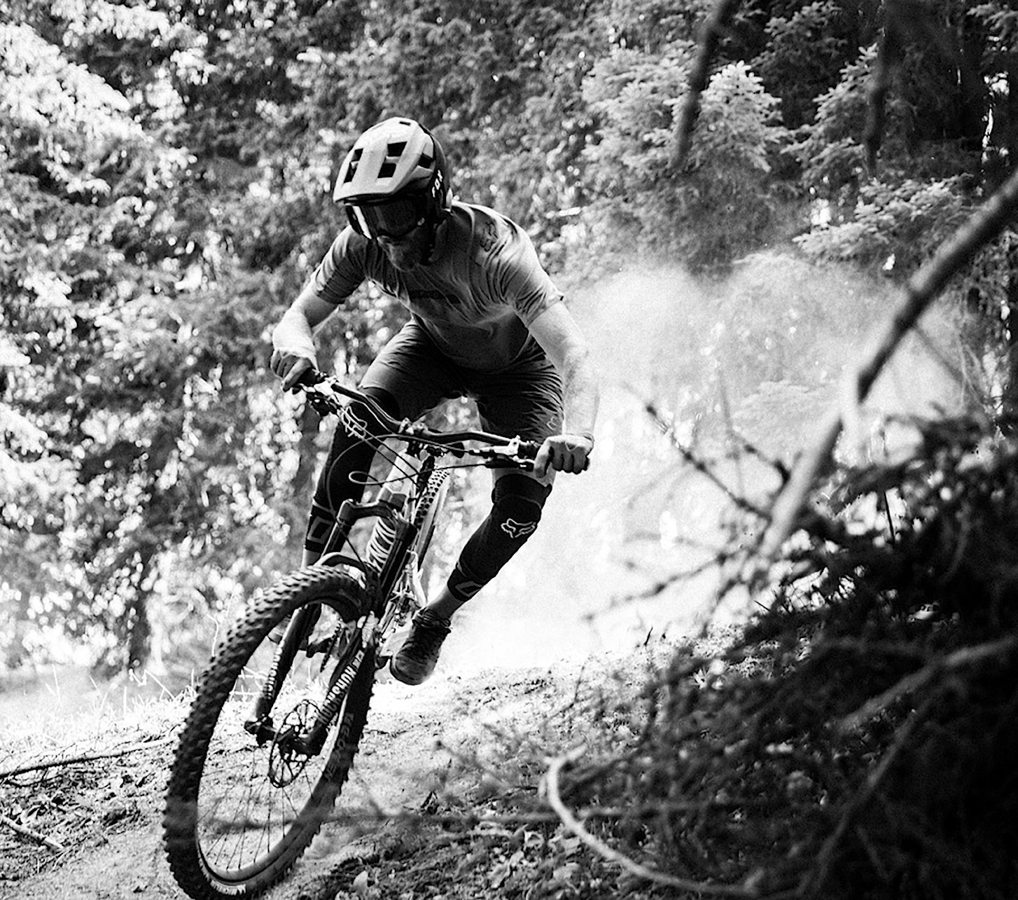 Mobile_Fox_Protektor_SP20_MTB_Morzine_France_Dooley-945 (1) Kopie.jpg