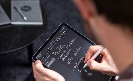 Abnahmeprozess: Digitale Notizen und Korrekturen für Blog-Berichte per Tablet festhalten