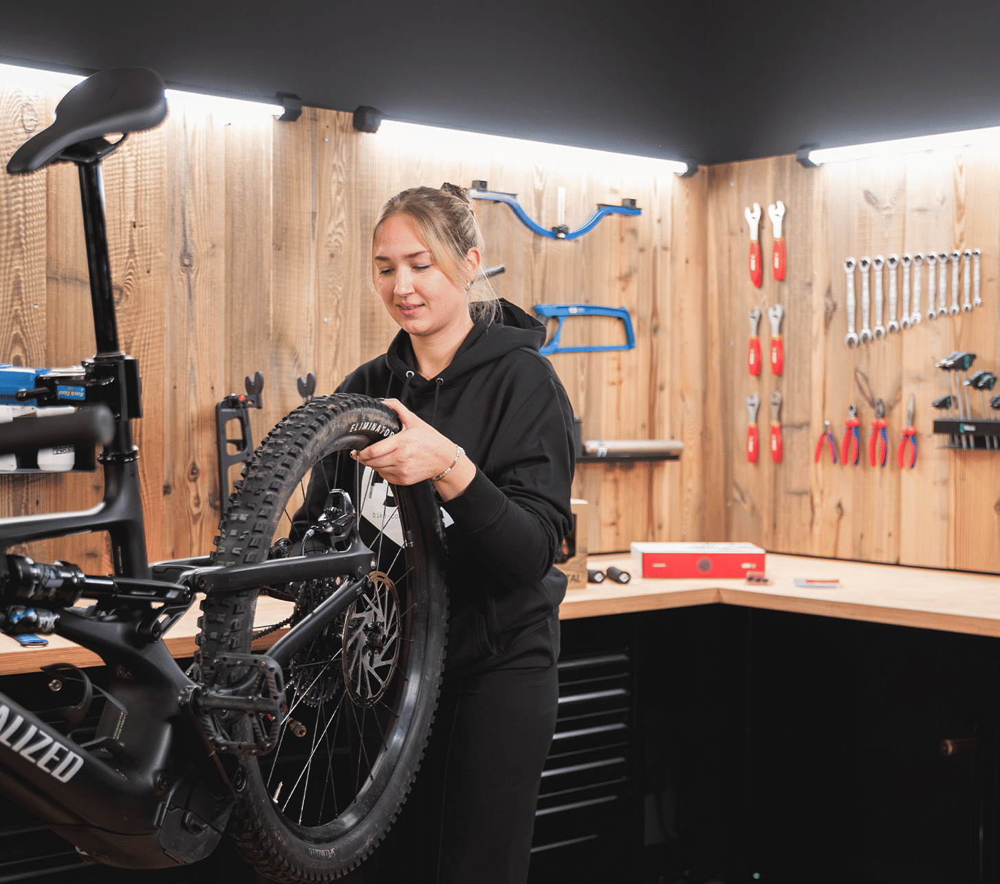 20251114_KAMP 6807_Schraub dich durch den Winter_XXL_Header_Mobile.png