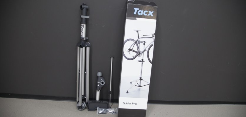Unboxing the Tacx clamp mount work stand. 