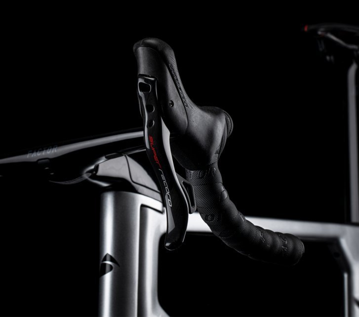 Pictured is a Campagnolo Super Record 12-speed EPS Ergopower shifter/brake lever mounted on a Factor One.