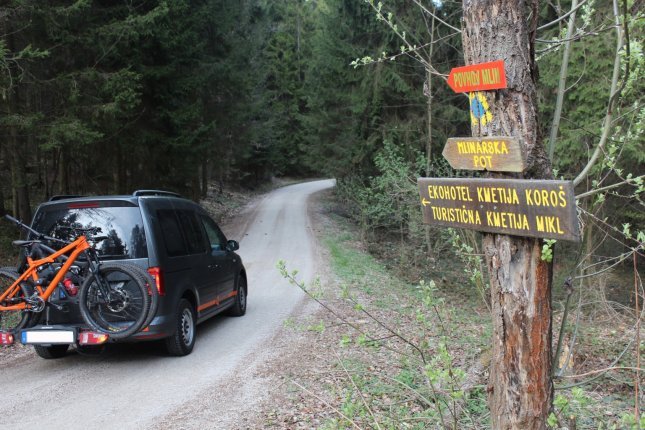 A gravel road takes us to our accommodation.