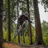 Im Aachener Bike Park kann man auch abheben. 