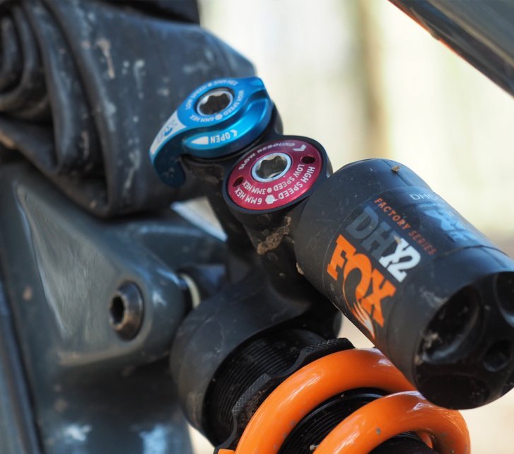 Shown here is a Fox DHX2 shock. The focus of the picture is on the top cap for the rebound setting.