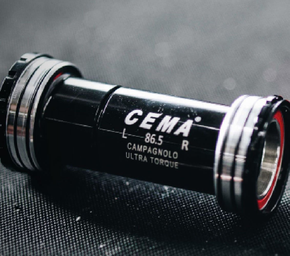 Cema 86.5R bottom bracket for Campagnolo Ultra Torque – high-quality bicycle bottom bracket with precision bearings on workbench