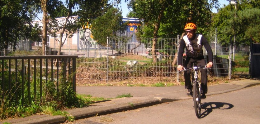 Dirk auf Testfahrt: Auf dem Weg zur Arbeit finden sie die meisten Hindernisse und Pannenmacher