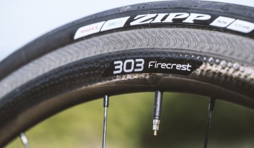 Die neuen Zipp 303 Firecrest Carbon-Laufräder.