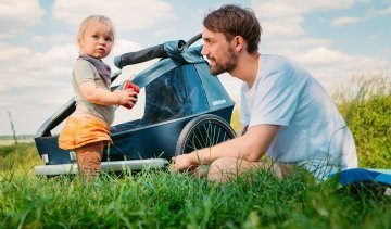 Kids trailers for bicycles: mobile from the very beginning