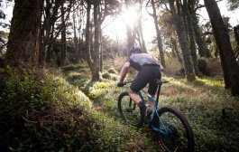 Training with his hardtail - racing with his full-suspension bike.