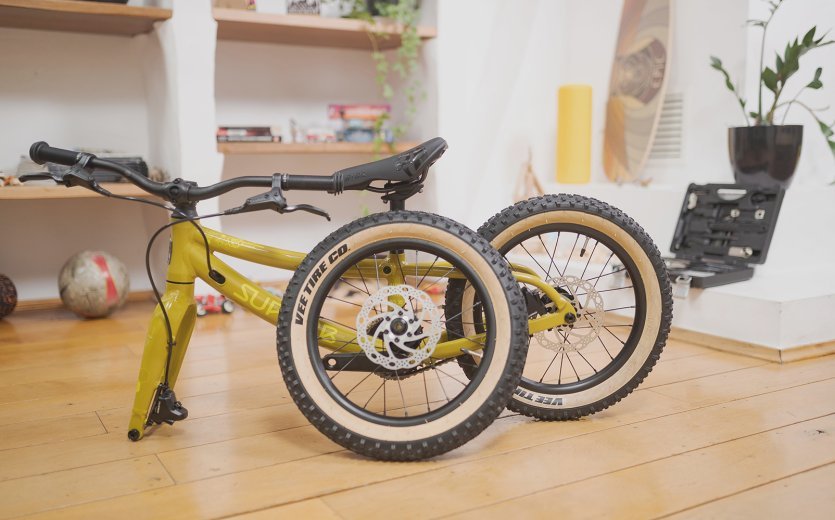 8. Lege alles bereit und baue das Bike zusammen