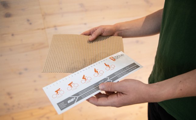 The SQlab measuring cardboard lets you easily determine your sit bone distance: