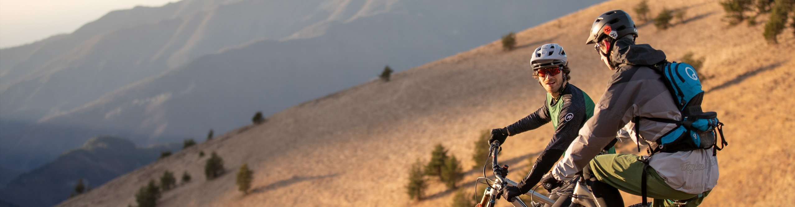 221108_Oakley_Headerbild-Desktop.jpg