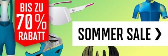 Spare jetzt bis zu 70 % auf Fahrradbekleidung im großen Sommer-Schlussverkauf von bike-components. Sichere Dir starke Angebote auf Jerseys, Bib Shorts, Helme, Handschuhe und vieles mehr – nur für kurze Zeit.