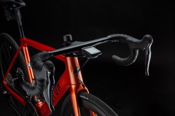 Cockpit Factor O2 avec Ultegra, Wahoo et Black Inc