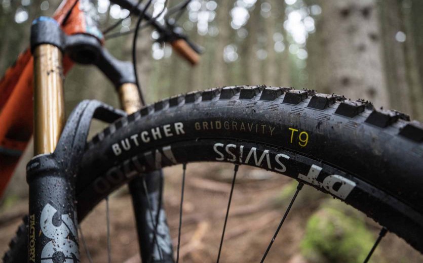 Specialized Butcher mit T9 Compound und Grid Gravity Karkasse vorn