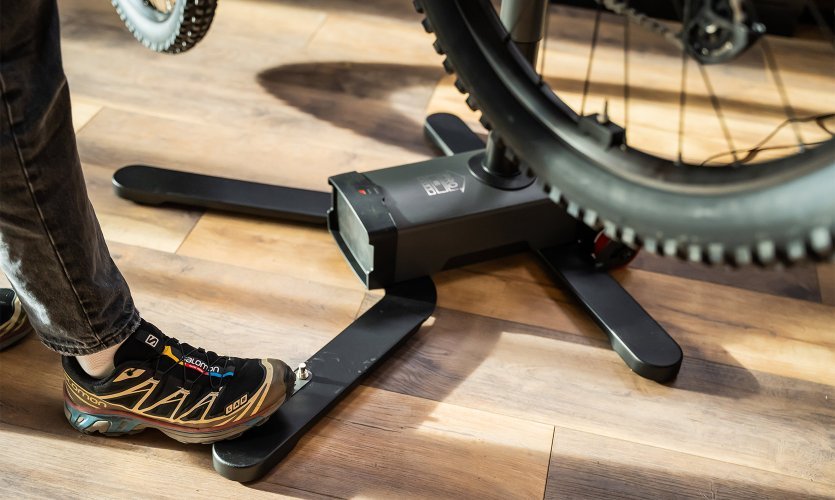 En el Pro E Lift, la altura se puede ajustar de forma continua entre 908 y 1854 mm mediante un interruptor de pedal.