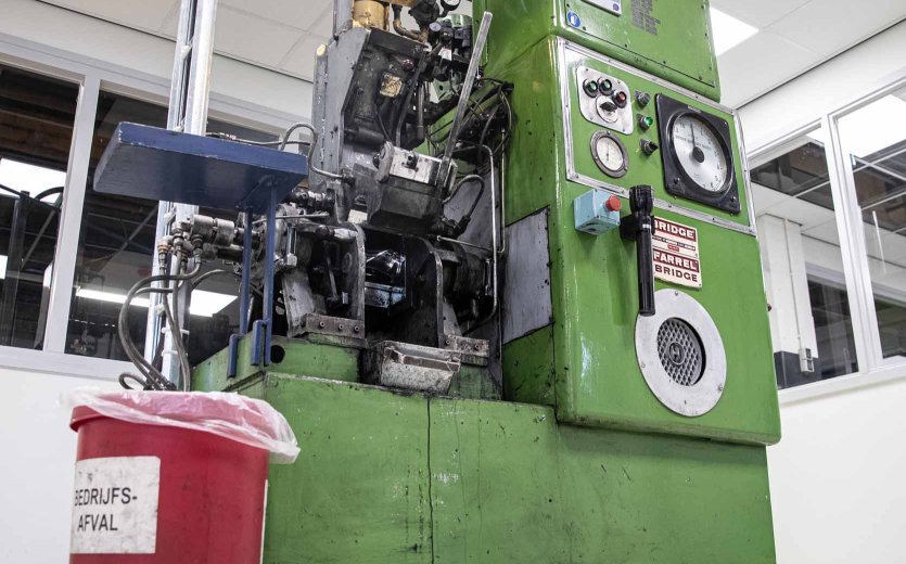 The dough... um... Rubber kneader in the test laboratory