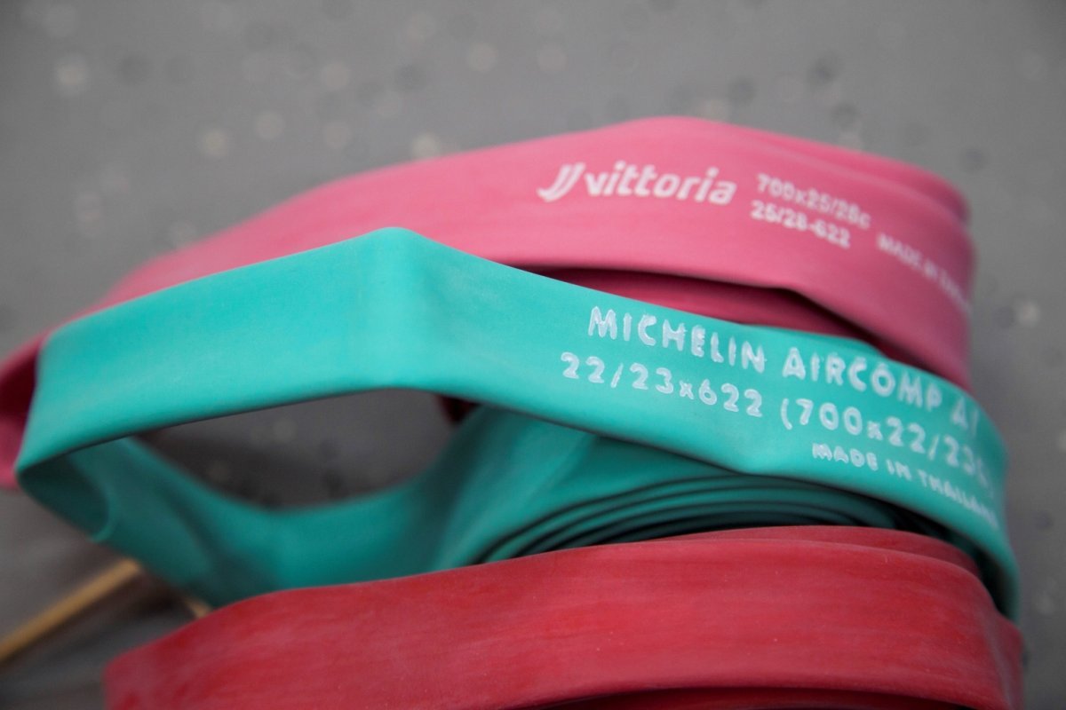 Materialien von Fahrradschläuchen im...