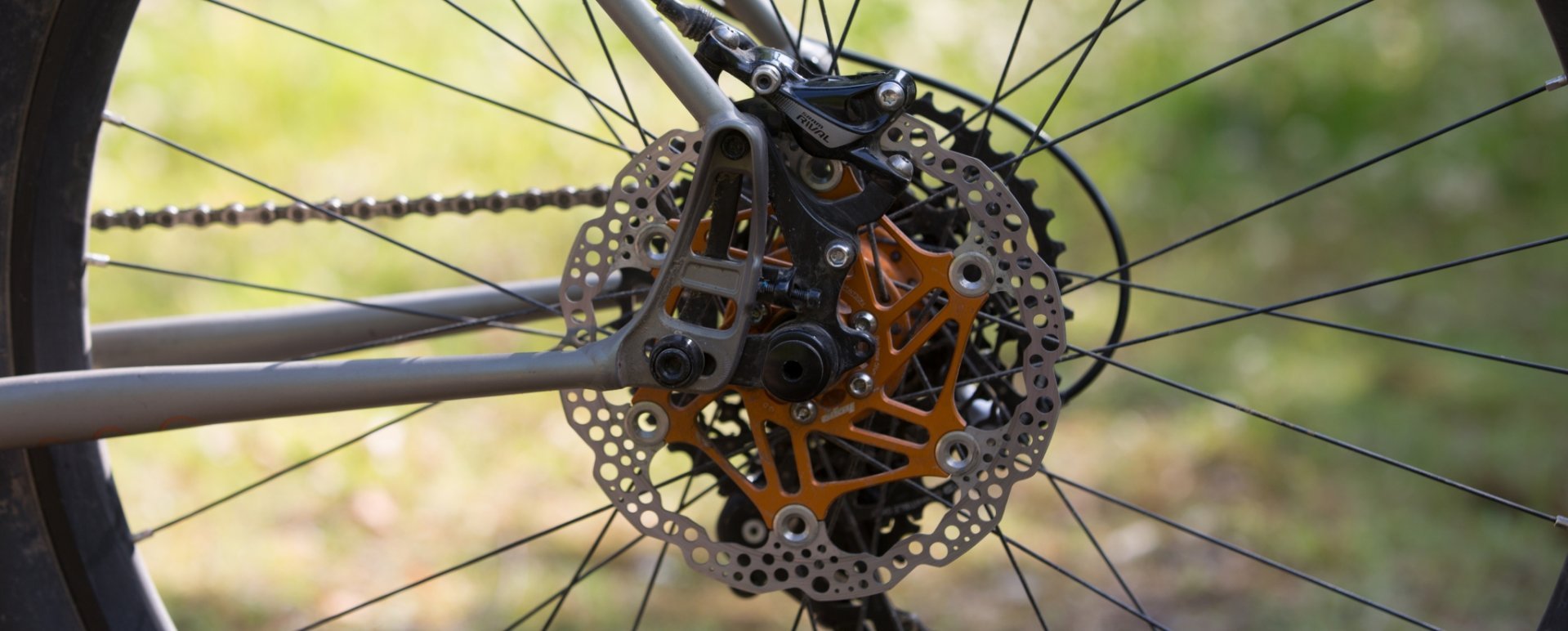Rival 1 brakes and Hope floating rotors bring the Salsa Fargo to a safe and controlled stop.
