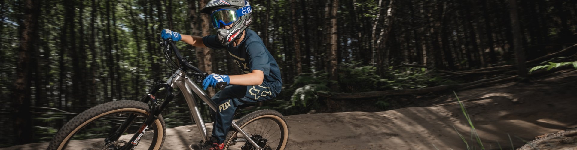 Mountainbiken mit Kids: Helme & Schutzausrüstung für den Trailride richtig  wählen