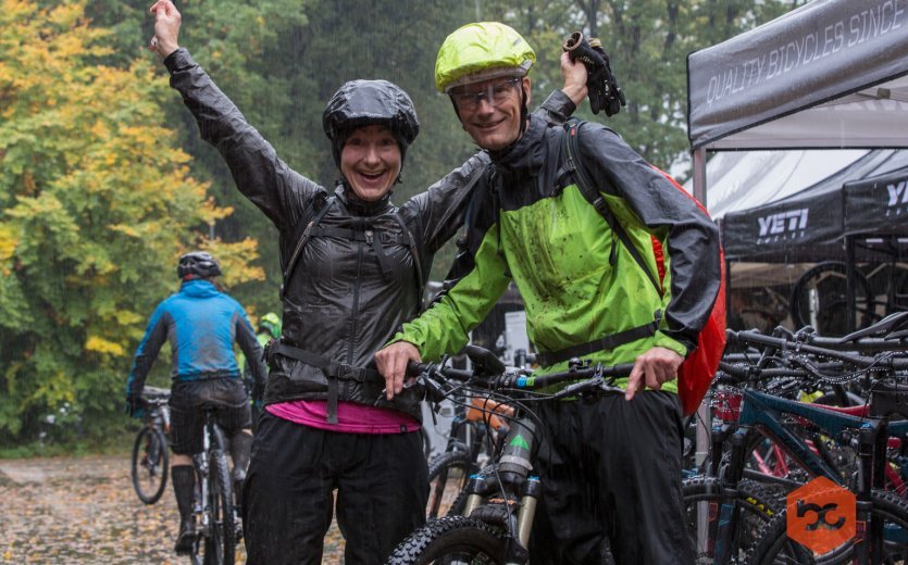 EIn wahrer Biker trotzt dem Regen mit einem Lächeln!