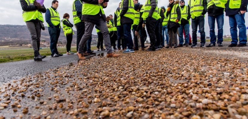 Die Pannensicherheit des Michelin Power Reifens wird auf entsprechend präparierten Strecken getestet.