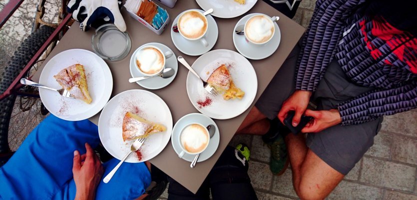 Cappuccino und Kuchen