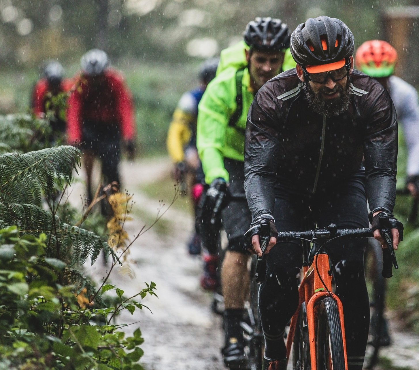 Giro_Gravel_Fahrradhelme_Fahrradschuhe_LPHeader_01_mobil.jpg