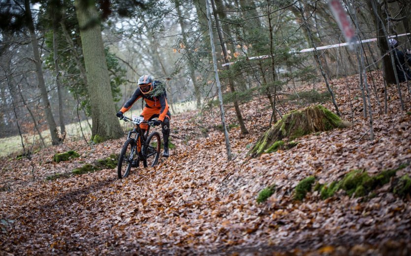 Die bike-components Mitarbeiter beim Superplastik Enduro Cup Rennen in Esneux , Belgien