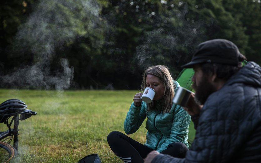 Y disfrutar del primer café del día al aire libre. Se siente como unas vacaciones de tres semanas.