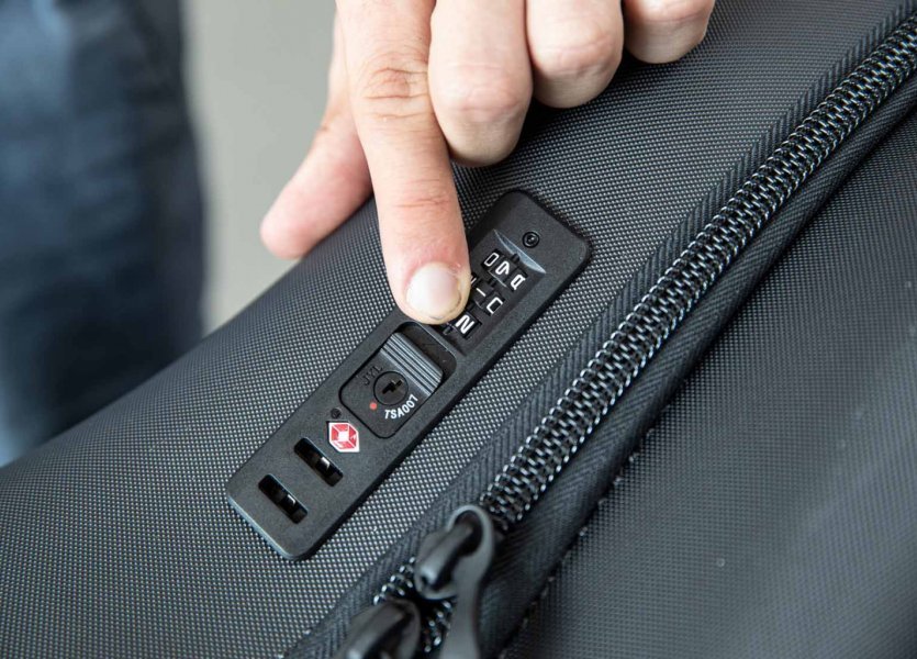 The evoc wheeled case is lockable and fully TSA compliant. Now when I travel to the USA, I don't have to fear any nasty surprises when customs or security authorities want to check the contents of my suitcase.