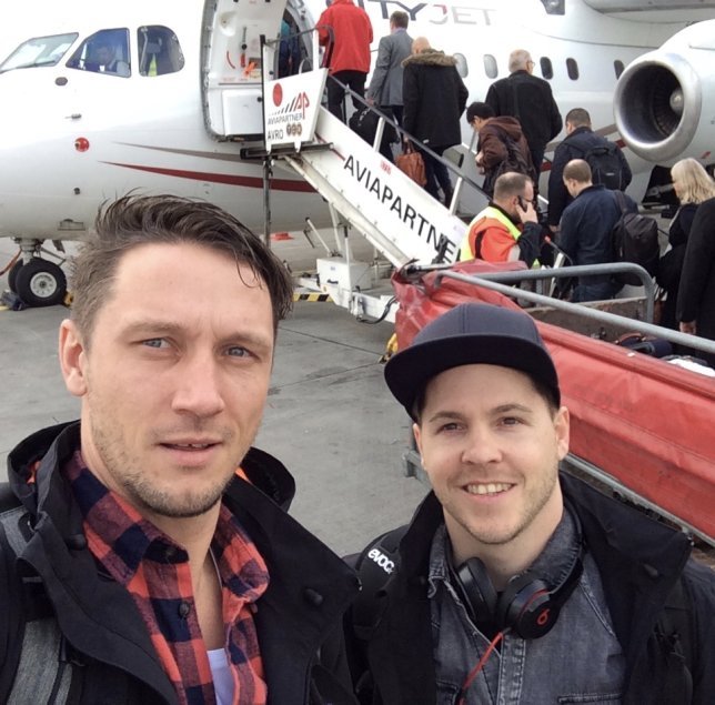 Basti und Sascha vor dem Abflug am Düsseldorfer Flughafen.