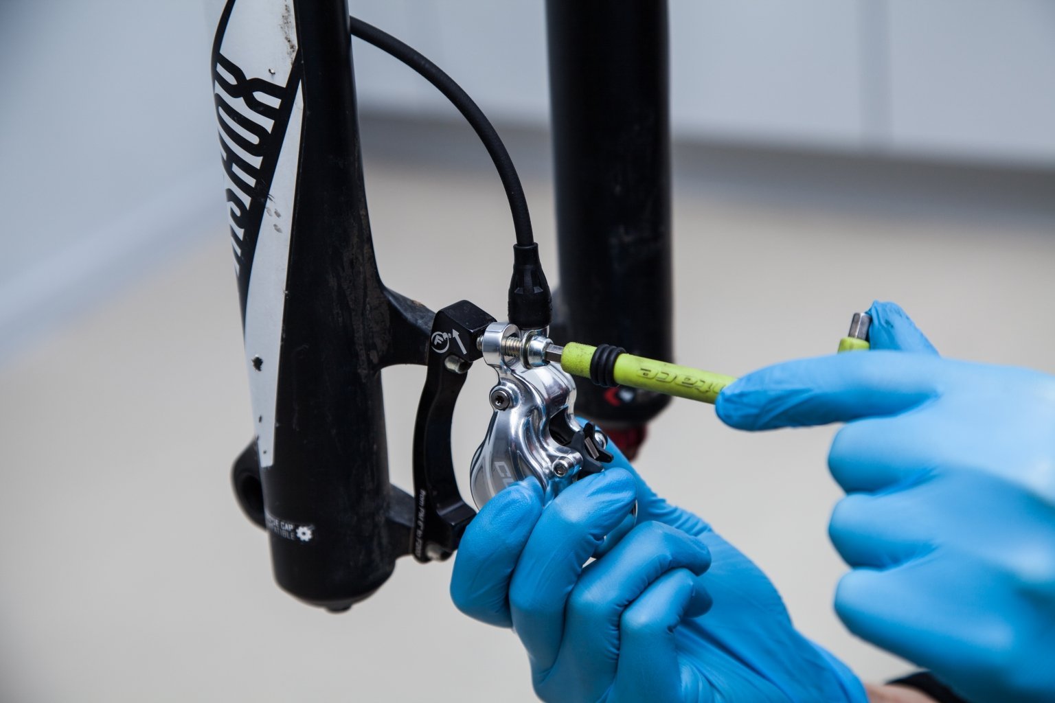 How To: Entlüften einer Formula Bremse | bike-components